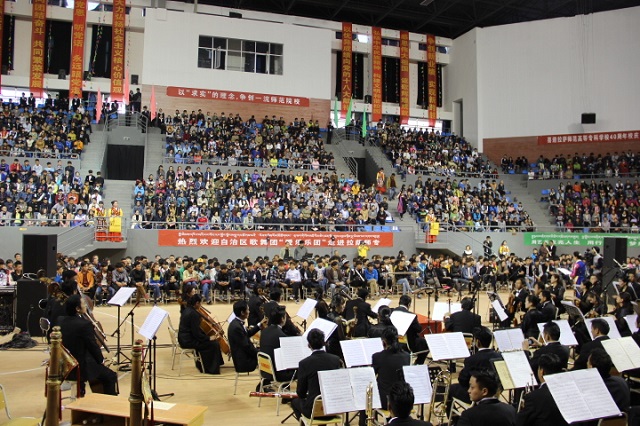 用艺术点缀人生 用行动成就梦想——拉萨师专“高雅艺术进校园”完美收官