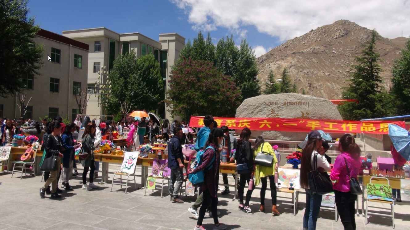 教育系庆“六一”手工作品展圆满结束