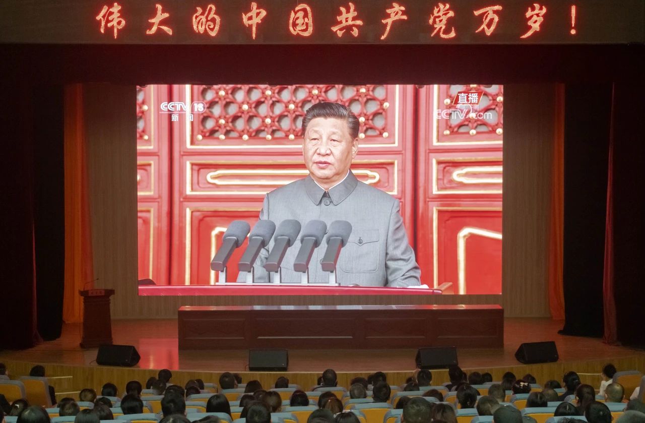 拉萨师专组织收看中国共产党建党100周年实况.jpg