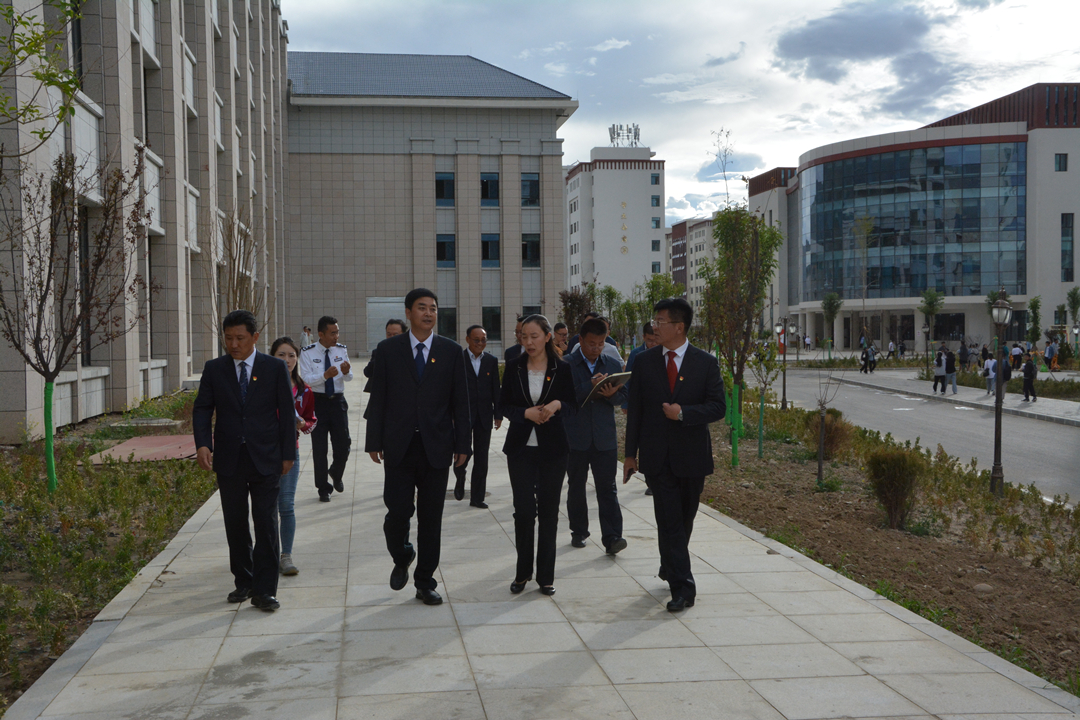 西藏自治区党委副书记、拉萨市委书记严