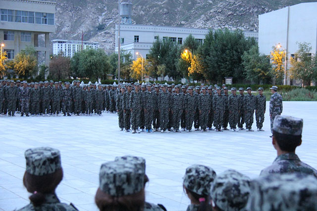 信息技术系2013级学生军训