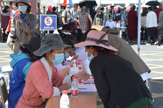 拉萨师专开展2021级新生入学志愿服务活动