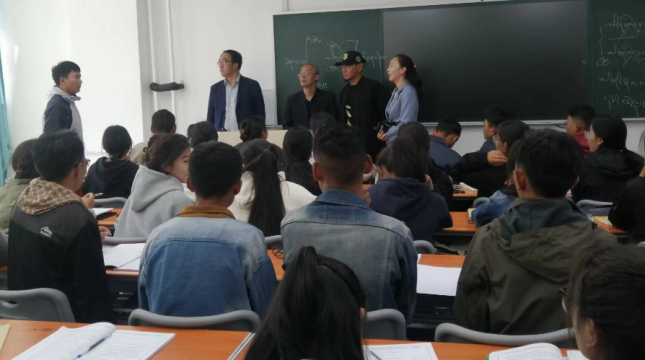 校领导检查督导教学工作