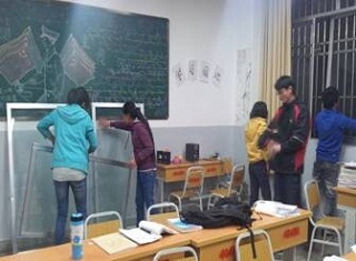 “弘扬雷锋精神，建设文明校园”班级卫生大扫除