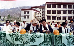  自治区副主席原拉萨市市长洛桑江村到我校检查工作