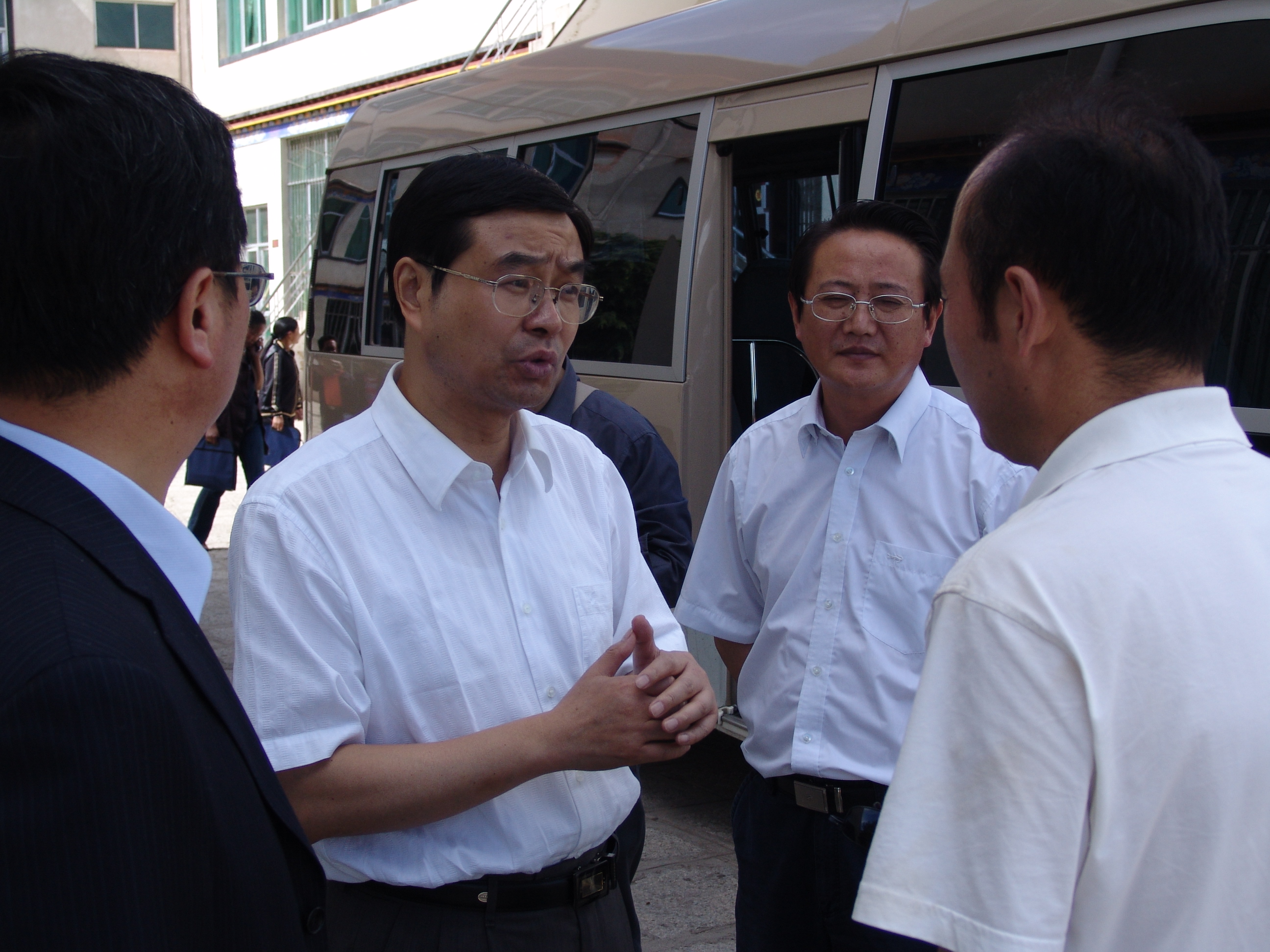 江苏省教育厅丁晓昌副厅长送培进藏