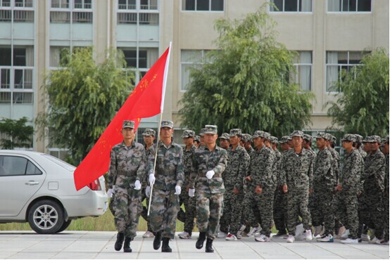 拉萨师专举行2013级军训总结表彰大会