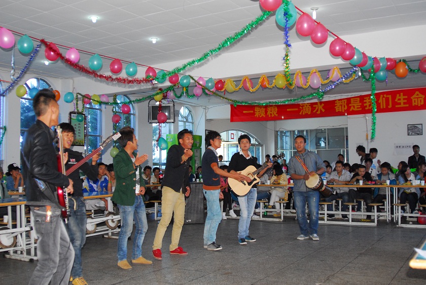 组织学生开展中秋茶话会