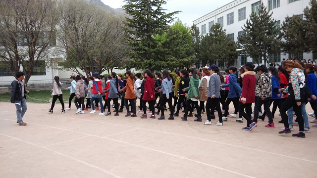 教育系运动会入场式训练