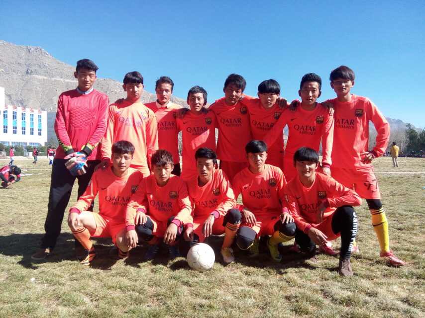 “希望杯”足球赛精彩继续